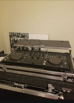 Pioneer DDJ - S1 controller. 