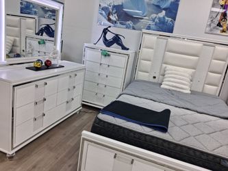 *Manager's Special!!!*---Gorgeous Massa Gallery Floor Model Massa Gallery Queen Bedroom Sets---Now $1899!!!---Store Pickup/Delivery Available💪