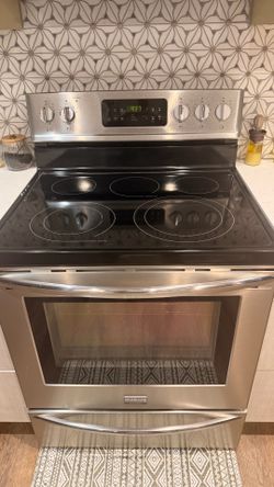 Frigidaire Electric Range – Stainless Steel | 5-Burner Smooth Top