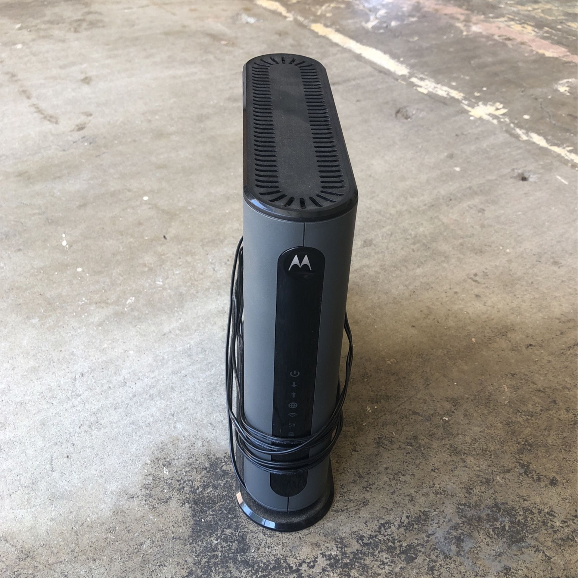 Motorola, AC1600 Cable Modem Plus Router.