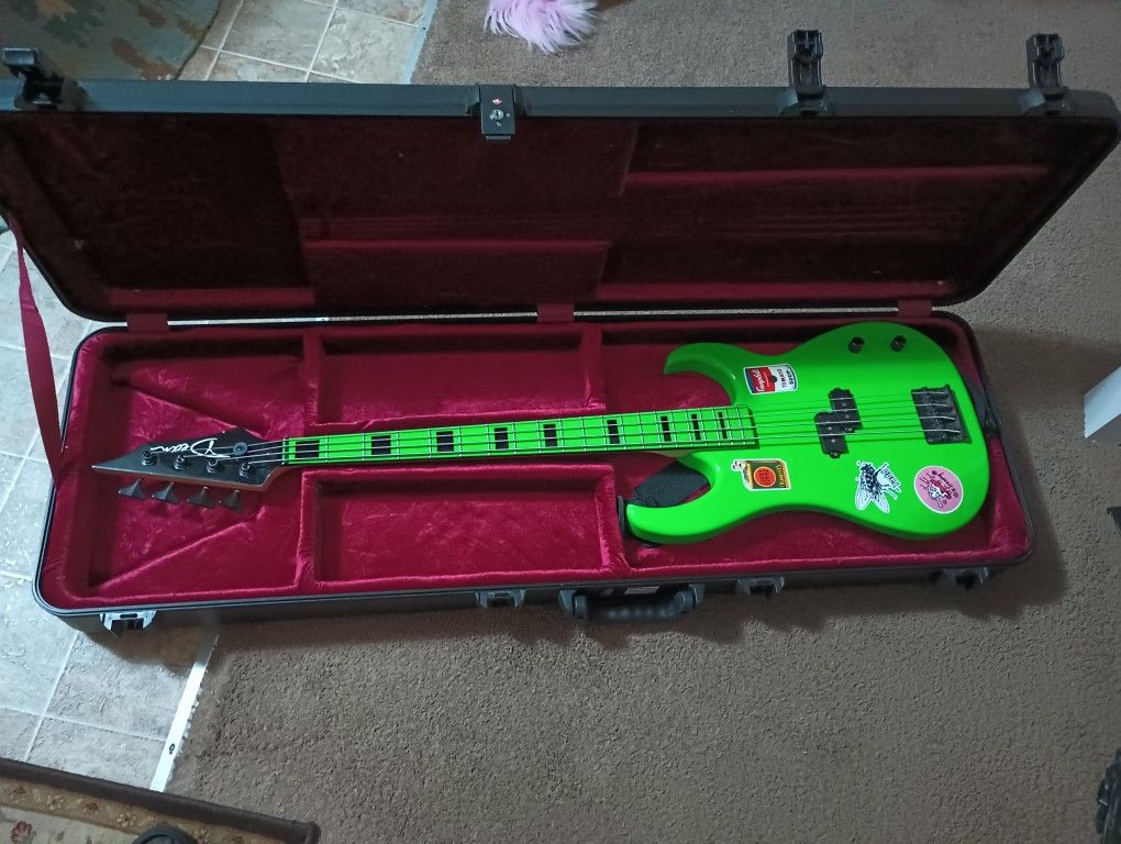 Dean Green Bass Guitar + Case