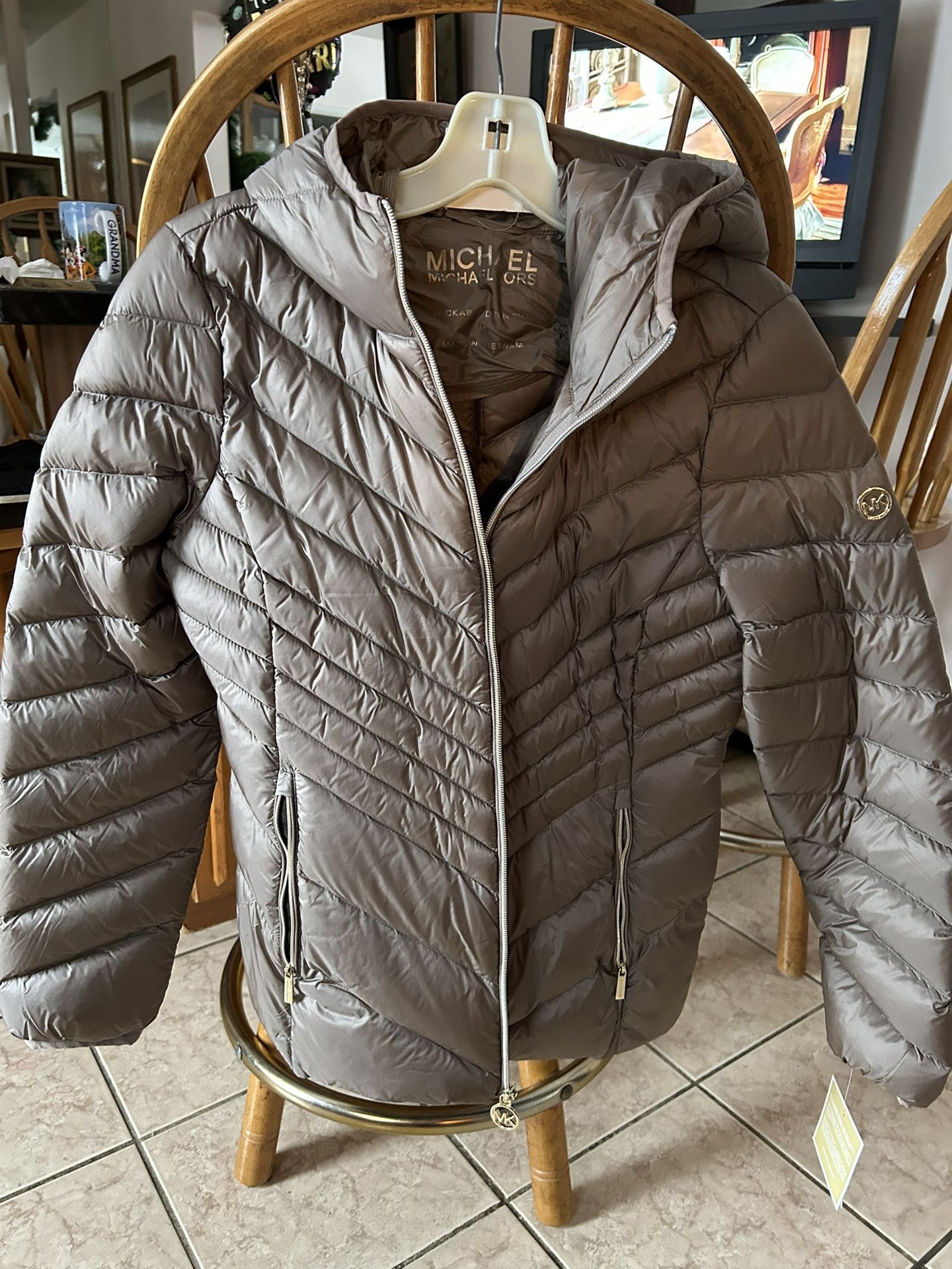 Michael Kors Tan Light Jacket Coat / Women’s Puffer Hoodie Coat Size Medium