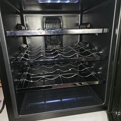 16 Bottle Wine Enthusiast Refrigerator 