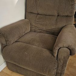 Brown recliner In excellent shape