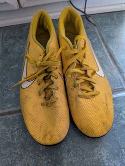 Men's soccer cleats