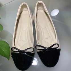 Elegant Flat Shoes Size 5