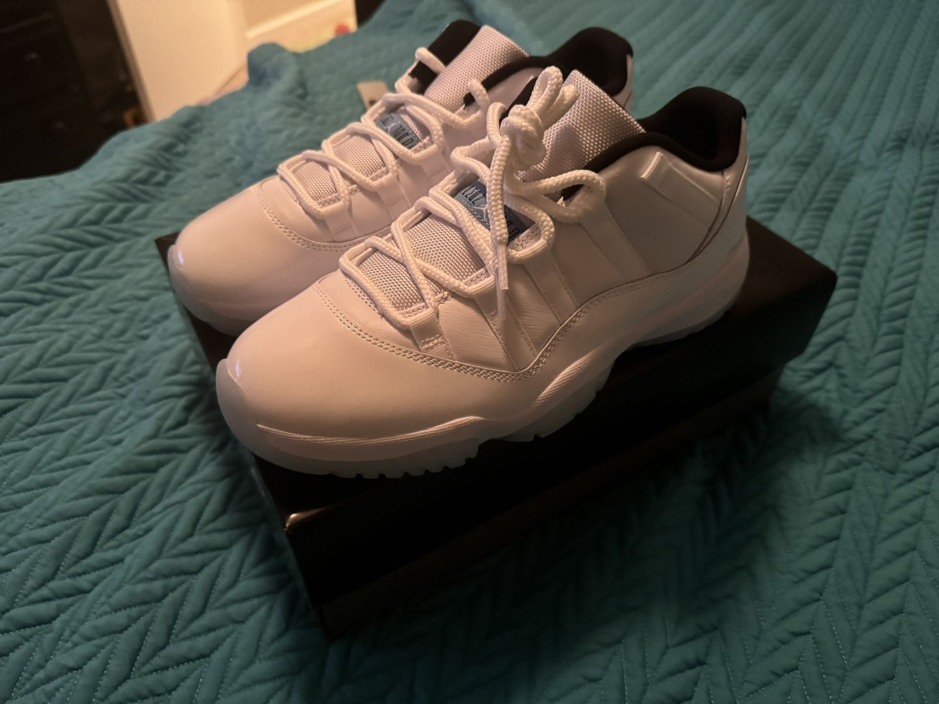 Jordan 11 Retro Low Legend Blue