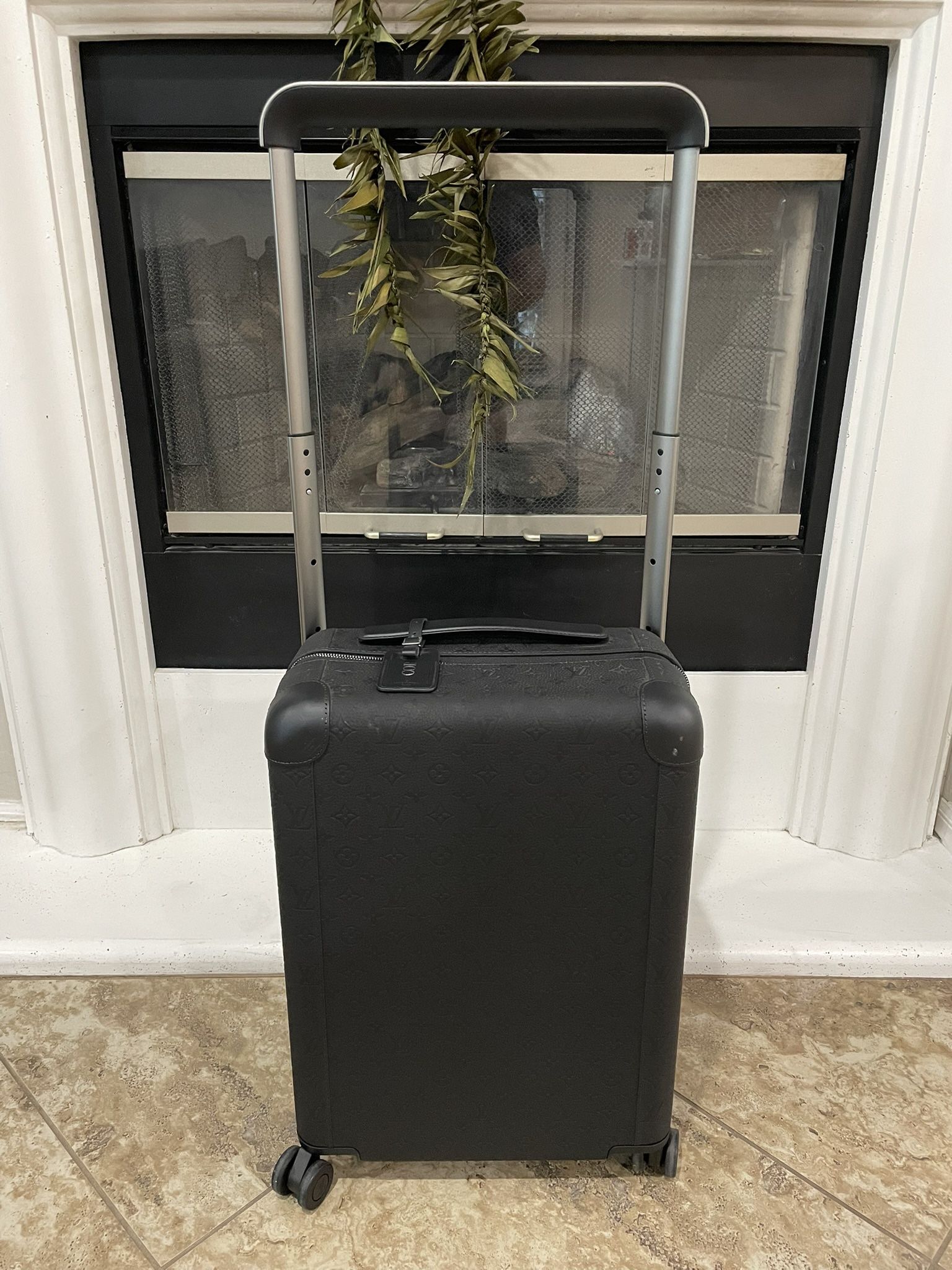 Louis Vuitton Horizon Suitcase Size 55 M20538