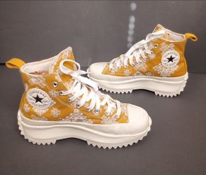 Converse Run Star Hike Platform High "Tonal Embroidery" - Size Women's 8 / Men's 6.5