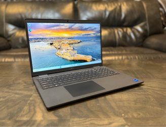 DELL Latitude 3520 15.6” inches Core i7 16GB RAM 512GB SSD HDMI USB C Full HD 1080p Windows 11 laptop computer