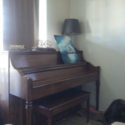 French Old School Piano 