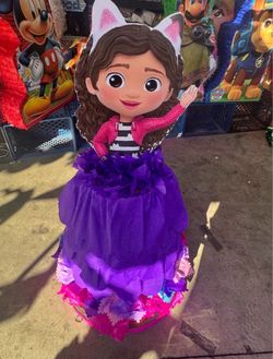 Gabby’s dollhouse dress style pinata