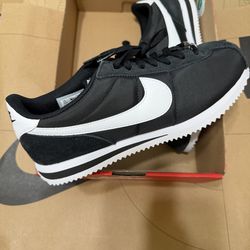 Nike Cortez TXT Size 9.5 Men