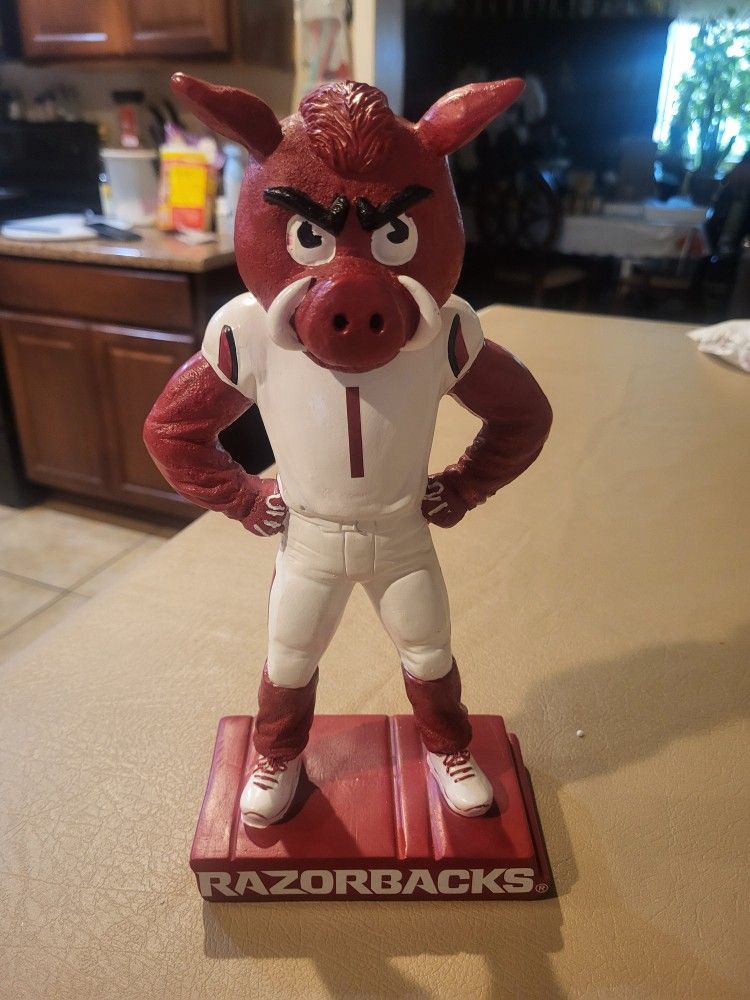 University of Arkansas Razorbacks mascot statue "Big Red"