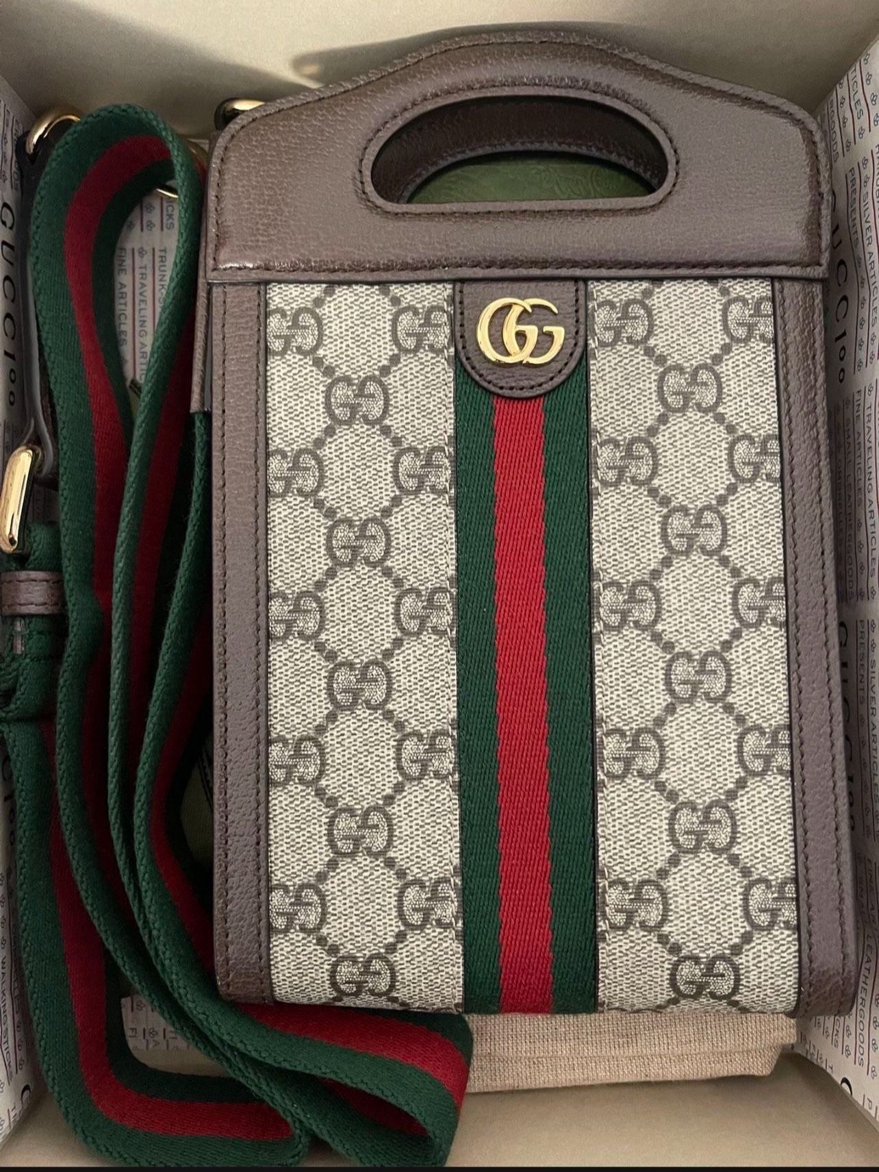 Gucci - Crossbody * Authentic, excellent condition 