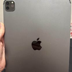 ‼️iPad Pro 2 11in 128GB with the keyboard‼️