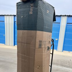 Brand New. 10” King Size Spring Mattress. Hybrid Foam/innerspring Combination 