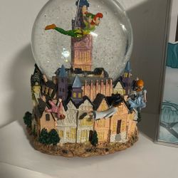Peter Pan Snowglobe 