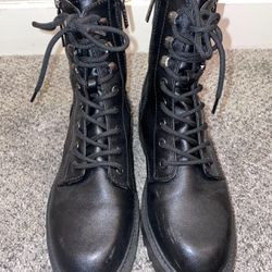 Women’s Boots 8.5&9