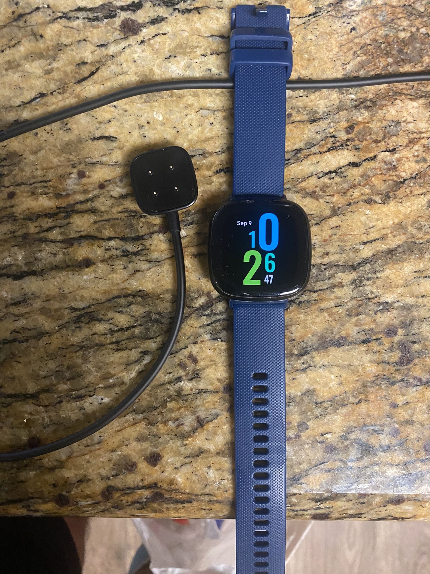 Fitbit Series 4 Comes With A Charger