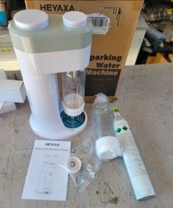 New HEYAXA Store Sparkling Water Maker, Soda Maker Machine for Quickly Creating Refreshing Soda, Includes 2x BPA Free 1L Bottle And 1 Co2 Bottle!