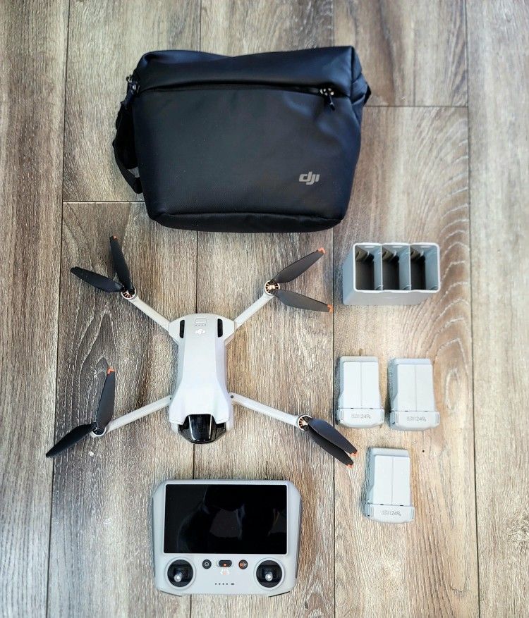 DJI Mini 3 Fly More Combo (DJI RC), Drones with Camera for Adults 4K, 3 Batteries for 114-min Flight Time, Vertical Shooting, 32800ft (10km)