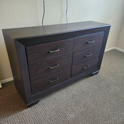 Like new six drawer dresser
