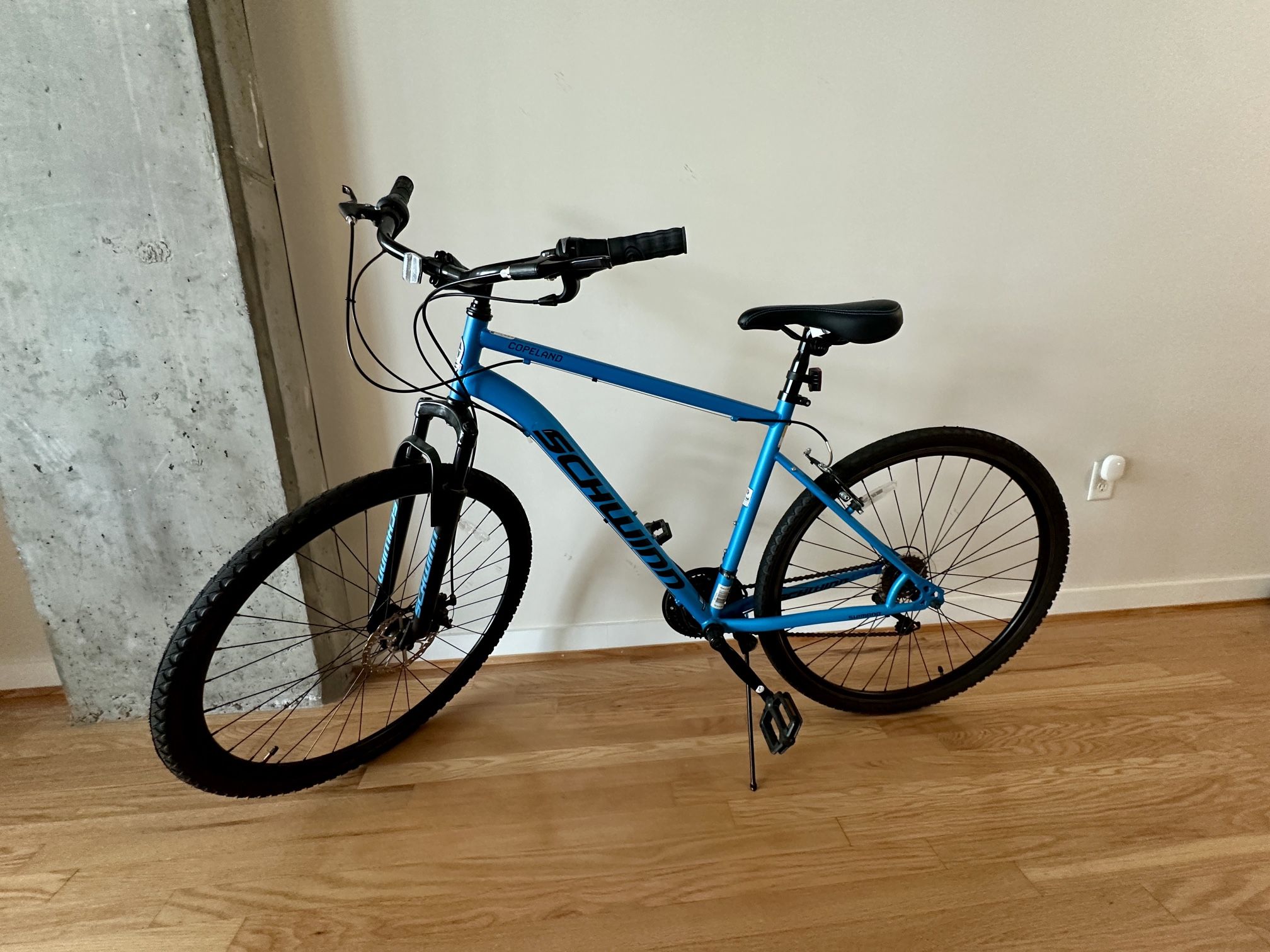 Schwinn Copeland Hybrid Bike, 700c Wheels, 21-Speeds, Light Blue