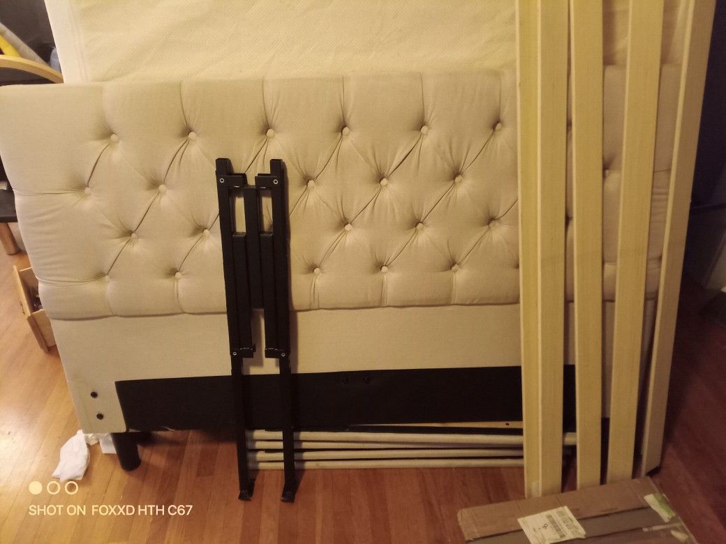 Complete Headboard And Frame : QUEEN SIZE