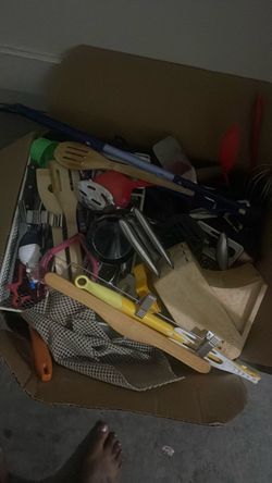 Kitchen utensils random