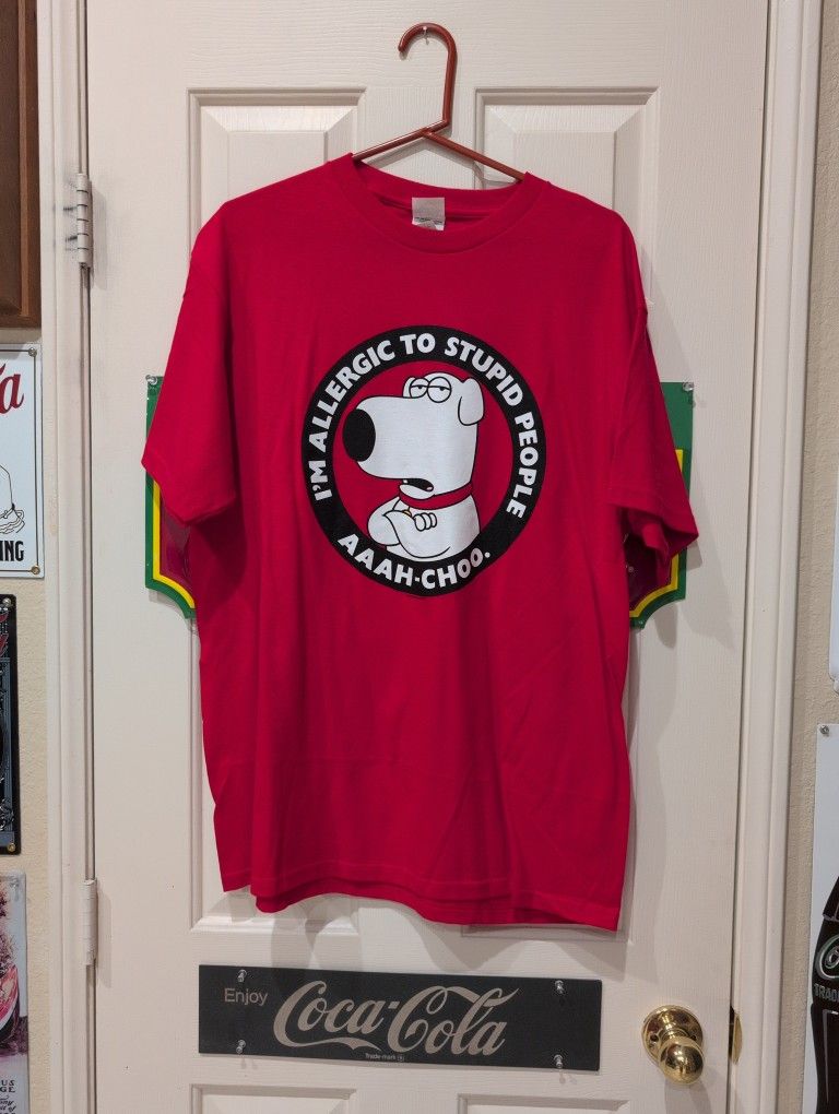 Family Guy Dog Red T-shirt Size XL