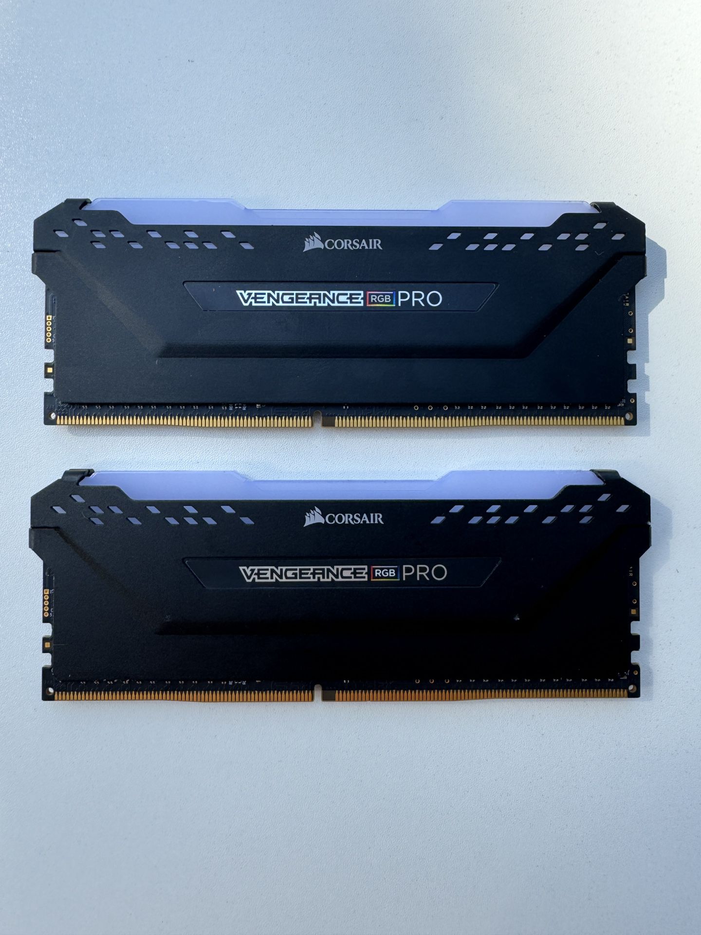 CORSAIR Vengeance 16GB (2 x 8GB) RGB PRO 3200MHz DDR4.