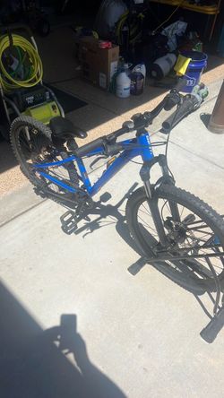 Youth mountain bike (Giant stp 24”)