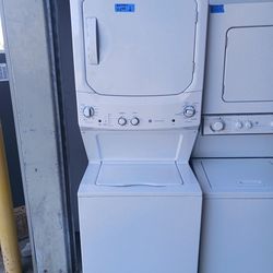 Ge ELECTRIC Set WASHER And Dryer Stackable 