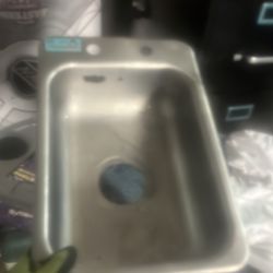 Small kitchen sink for monile cooking trailers or restaurant