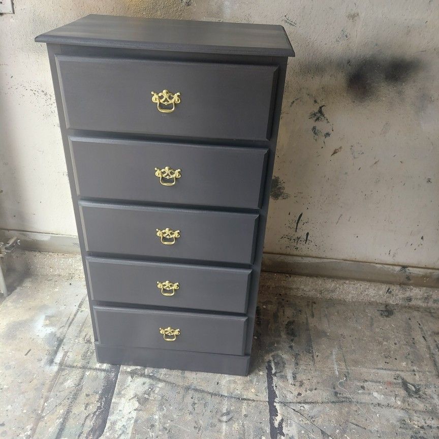 CHEST OF DRAWERS