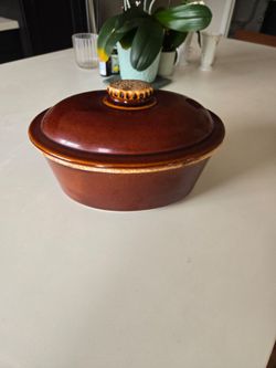 Hull stoneware casserole dish