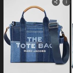 Marc Jacobs cool The Canvas Tote bag in Denim Blue is a stylish and versatile