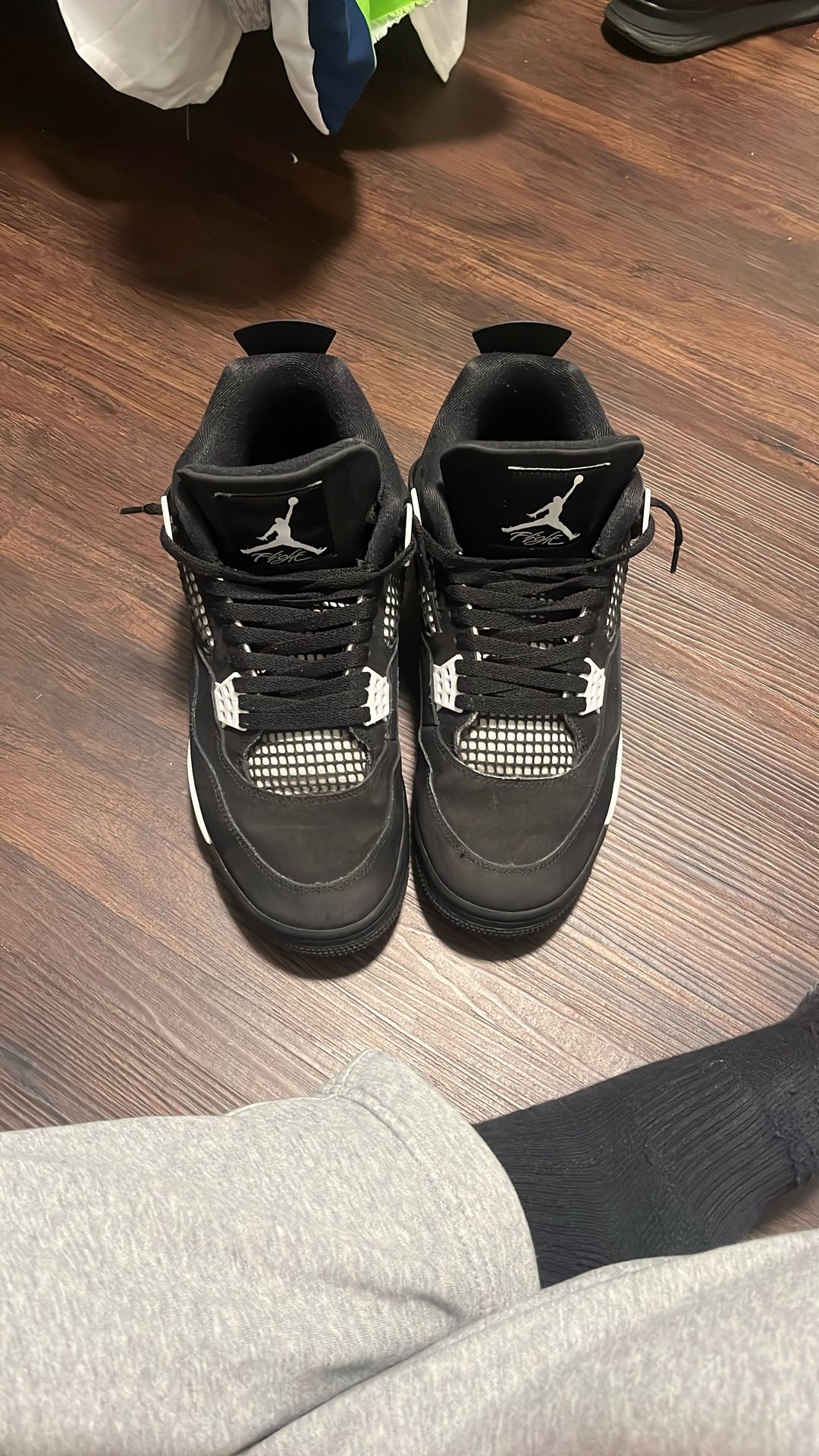 Jordan 4 White Thunders