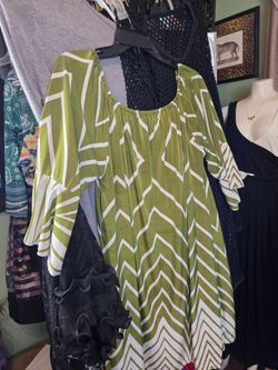 Green and White Chevron Print Tunic Top
