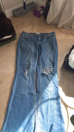 Distressed Flare Jeans Light Wash