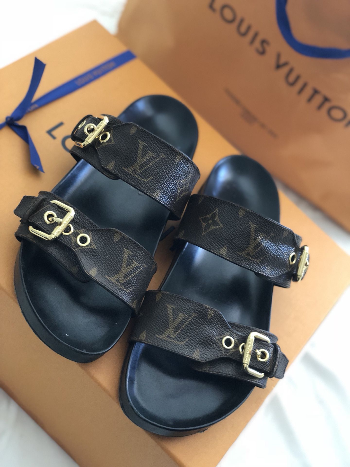 Bom Dia Flat Mule Louis Vuitton Sandals * Sizes 5 - 8 left* for Sale in  Atlanta, GA - OfferUp