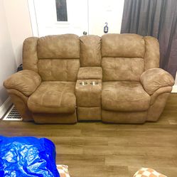 Luxury Brown Reclining Sofa w/ Center Console & Cup Holders – Super Comfortable