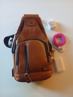 Bag with 2 set of headphones and 1 charger