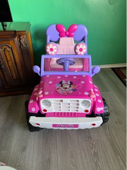 6V Minnie Mouse 4x4 Flower Power Battery-Powered Kids Ride-On Toy for Outdoor Use