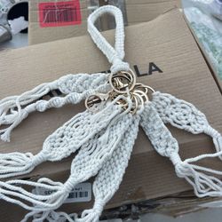 Keychains Bulk Handcrafted Aesthetic Key Chain with Tassel for Women Car Key Purse Wallet Beige