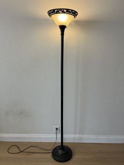 Floor Lamp (Read Description)
