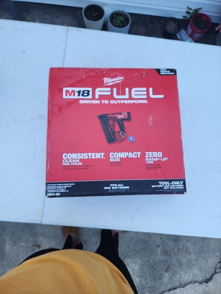 Milwaukee 16-Gauge Straight Finish Nailer (Tool Only)