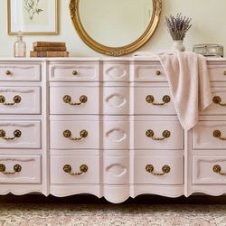 Gorgeous Vintage French Provincial Dresser