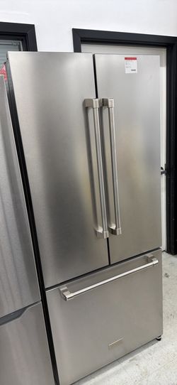 💥Great Deal💥 30 in. Wide Gordon Ramsay Series by Thor Kitchen 17.5 Cu. Ft. Counter Depth Refrigerator